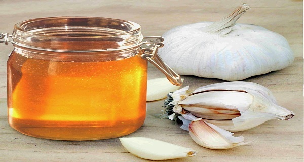 Here’s-What-Can-Really-Happen-If-You-Eat-Raw-Garlic-and-Honey-Every-Morning-on-an-Empty-Stomach