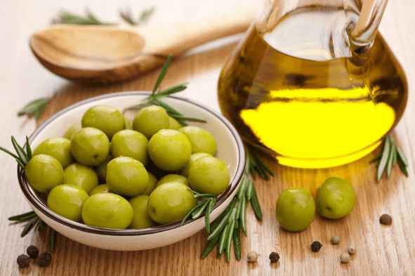 Beauty-benefits-of-olive-oil-for-hair-and-skin